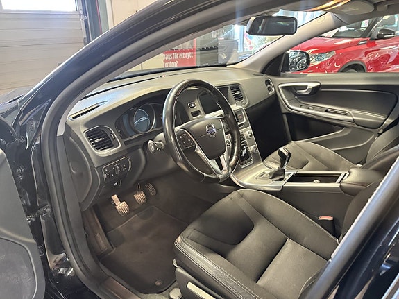 Volvo V60 Cross Country 4 of 5
