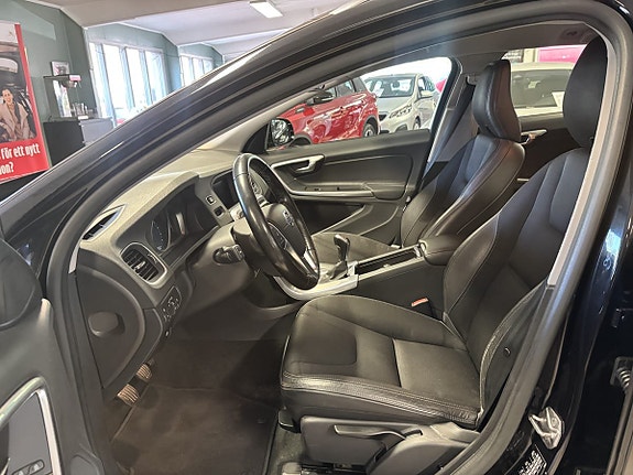 Volvo V60 Cross Country 5 of 5
