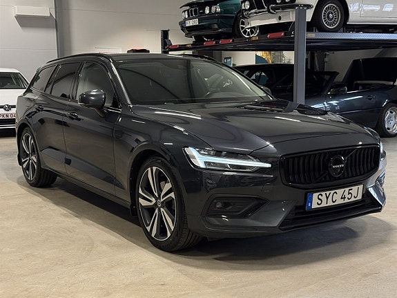 Volvo V60 2 of 5