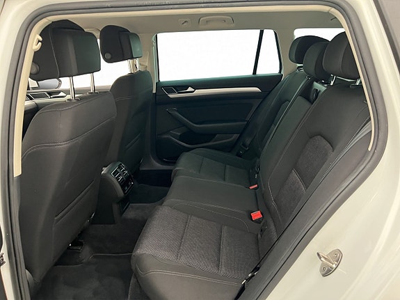 Volkswagen Passat 21 of 29
