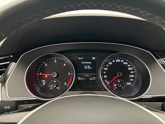 Volkswagen Passat 16 of 29