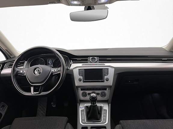 Volkswagen Passat 13 of 29