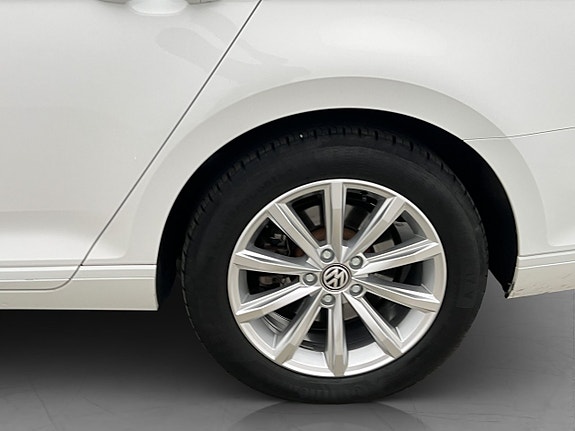 Volkswagen Passat 25 of 29