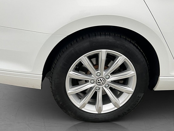 Volkswagen Passat 26 of 29