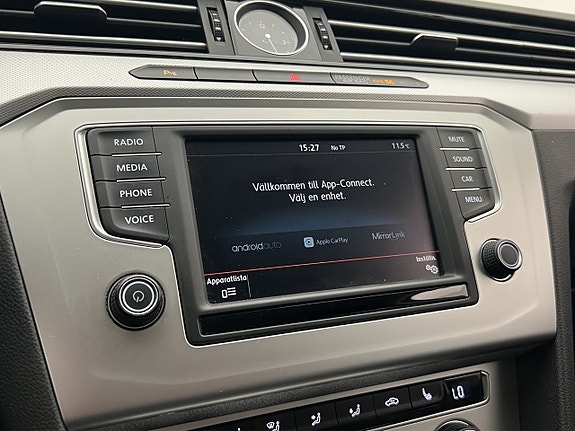 Volkswagen Passat 19 of 29