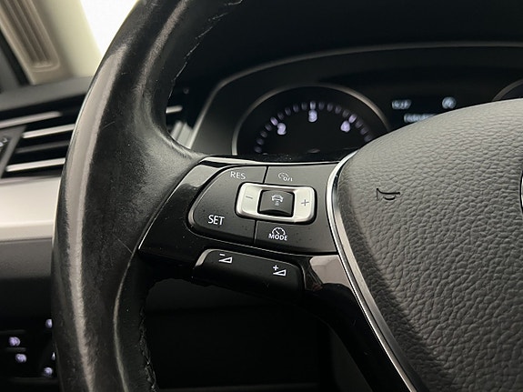 Volkswagen Passat 15 of 29
