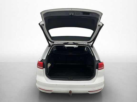 Volkswagen Passat 10 of 29