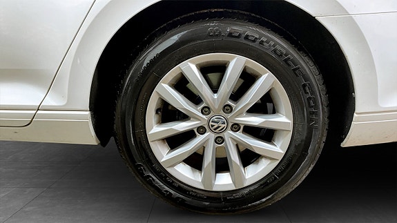 Volkswagen Passat 6 of 13