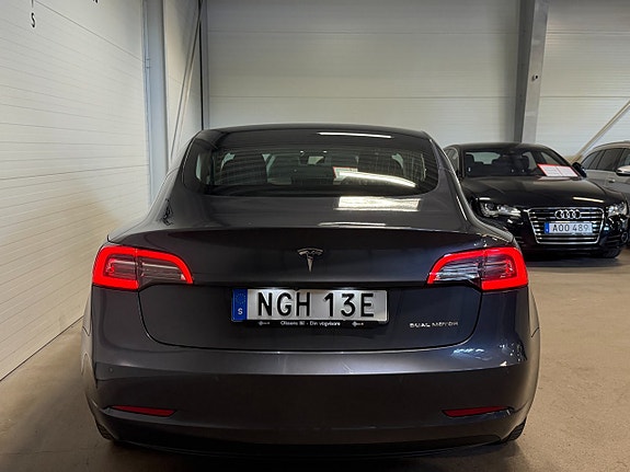Tesla Model 3 5 of 5