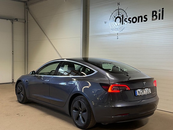 Tesla Model 3 4 of 5