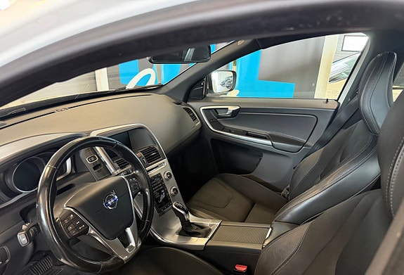 Volvo XC60 4 of 5
