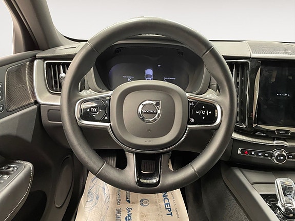 Volvo XC60 13 of 23