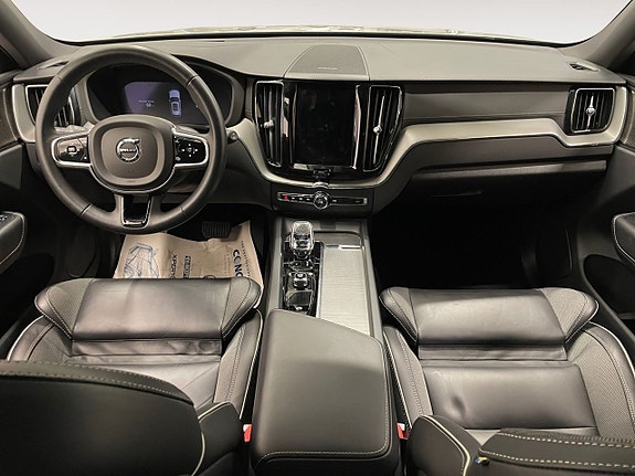 Volvo XC60 10 of 23