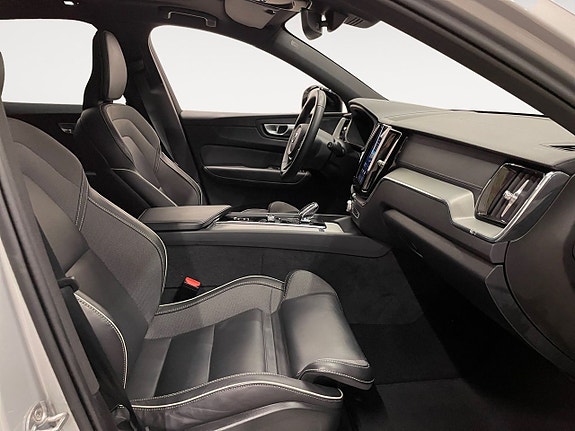 Volvo XC60 15 of 23