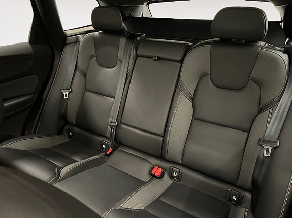 Volvo XC60 14 of 23