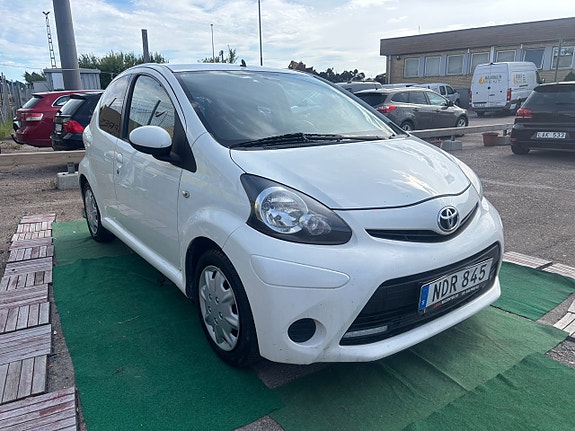 Toyota Aygo 2 of 5