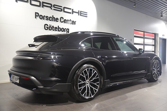 Porsche Taycan Cross Turismo 4 of 5