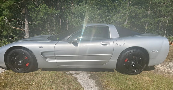 Chevrolet Corvette 2 of 8