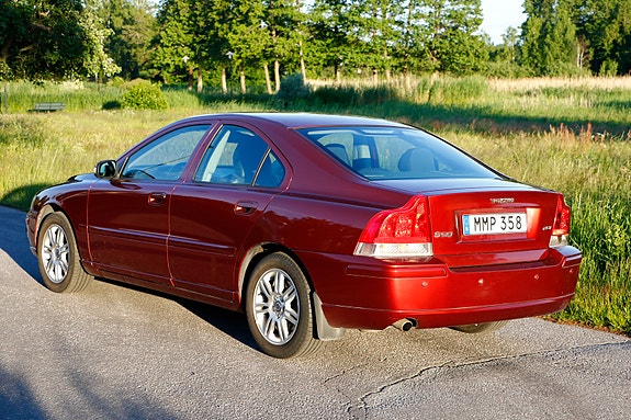 Volvo S60 2 of 5