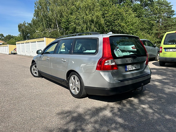 Volvo V70 4 of 5