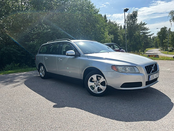 Volvo V70 3 of 5