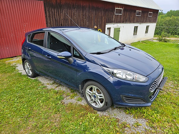 Ford Fiesta 2 of 5