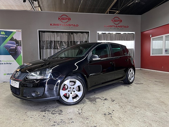 Volkswagen Golf V 2 of 7