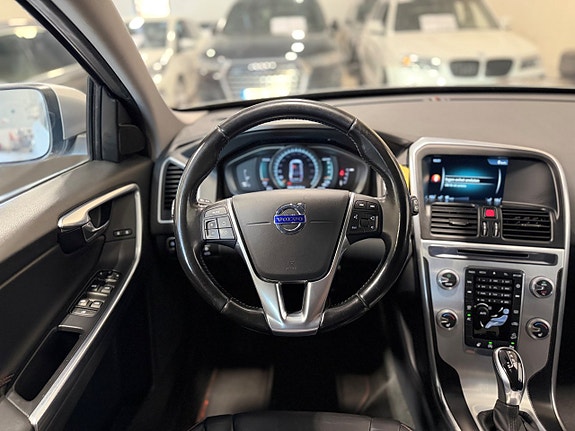 Volvo XC60 15 of 30