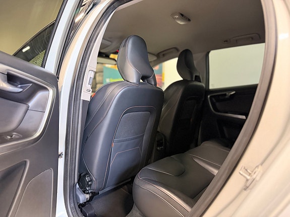 Volvo XC60 13 of 30