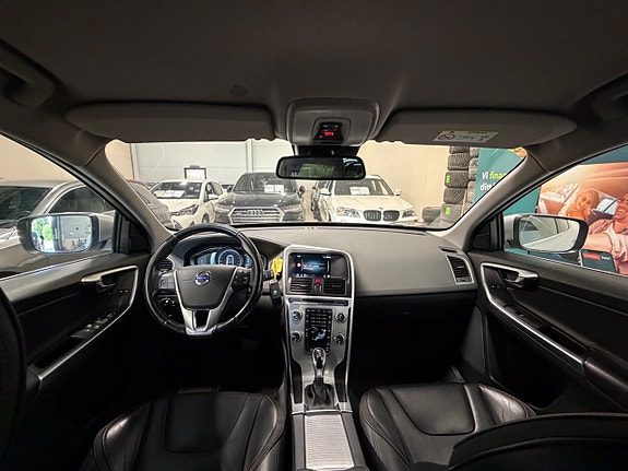 Volvo XC60 14 of 30