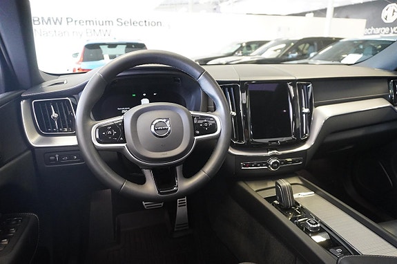 Volvo XC60 14 of 30