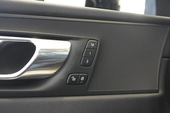 Volvo XC60 7 of 30