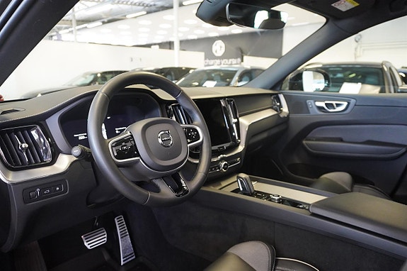 Volvo XC60 30 of 30