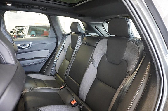 Volvo XC60 16 of 30