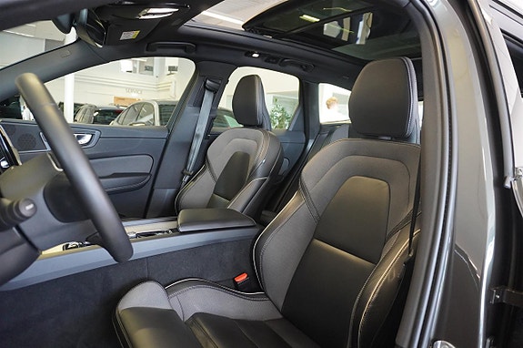 Volvo XC60 6 of 30