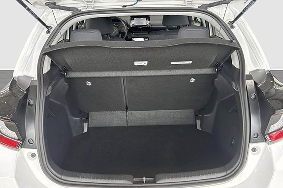 Toyota Yaris 12 of 12