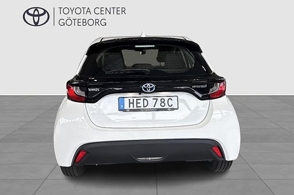 Toyota Yaris 6 of 12