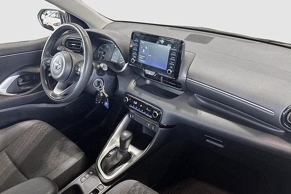 Toyota Yaris 8 of 12