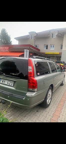 Volvo V70 3 of 7