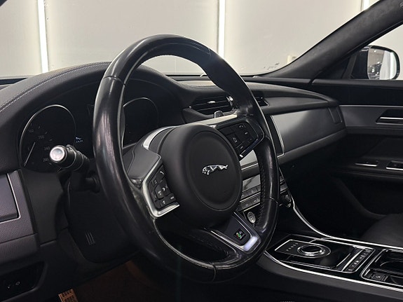 Jaguar XF 8 of 20