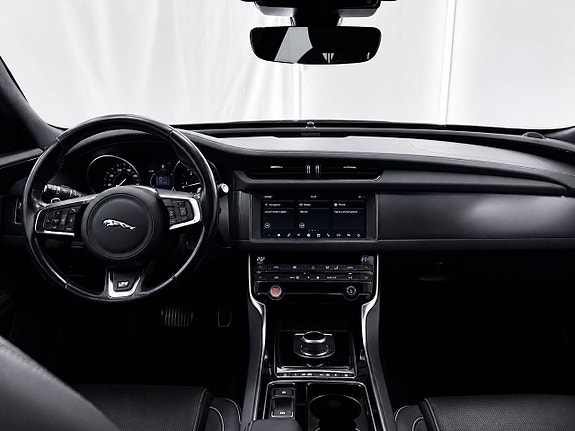 Jaguar XF 18 of 20