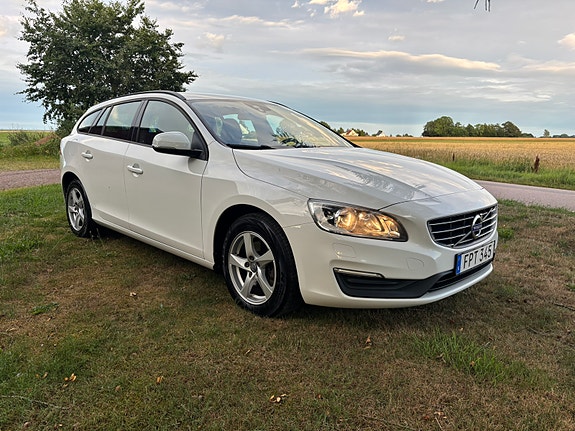 Volvo V60 2 of 5