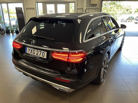 Mercedes-Benz E220 d 3 of 5
