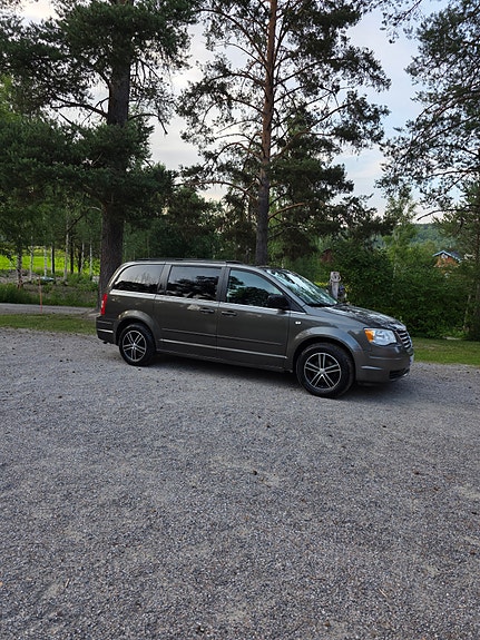 Chrysler Grand Voyager 2 of 5