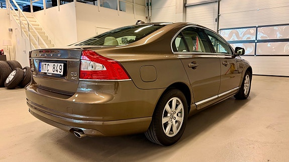 Volvo S80 3 of 5