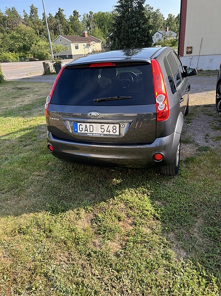Ford Fiesta 3 of 4