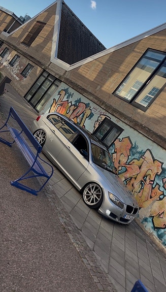 BMW 320d 4 of 5