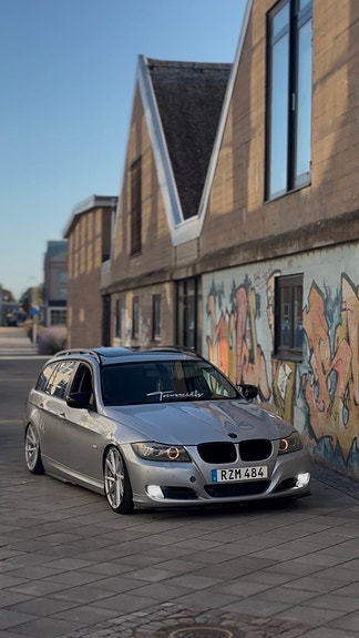BMW 320d 3 of 5