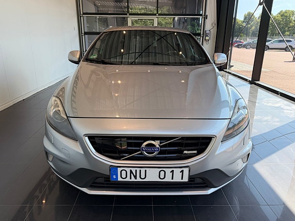 Volvo V40 3 of 7