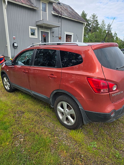 Nissan Qashqai+2 2 of 2